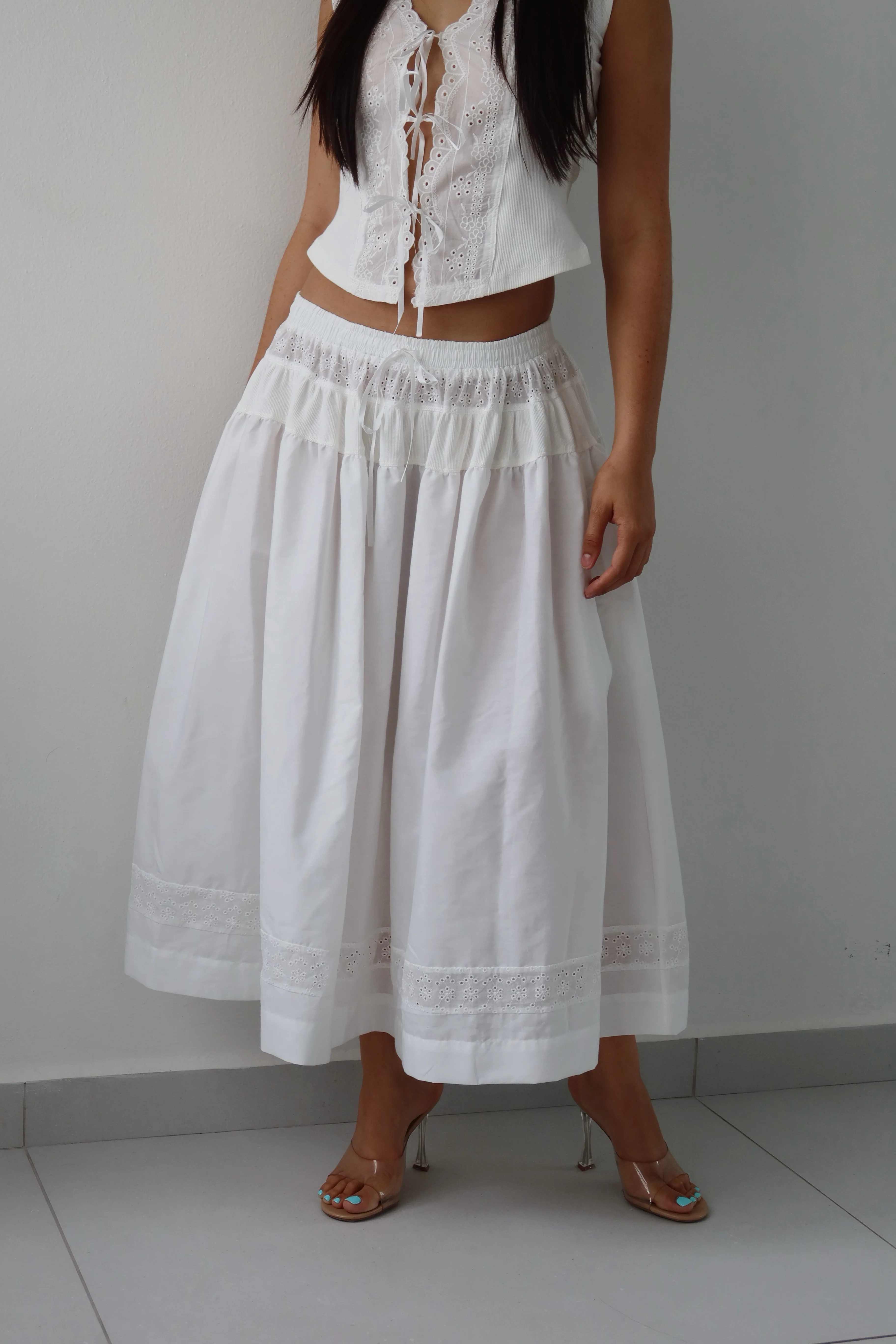 WHITE EYELET SET - Image 3